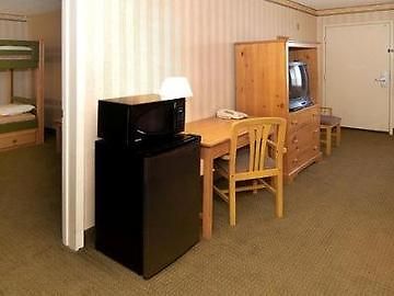 Stanford Inn & Suites Anaheim Extérieur photo